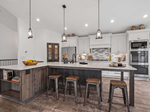 3460 Commonwealth Avenue, Woodbury, MN 55125
