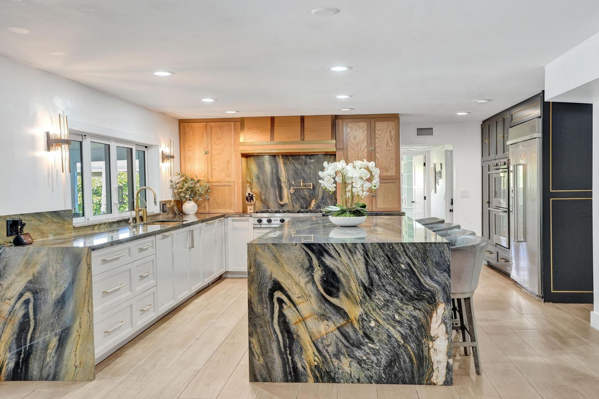 2 Mendota Lane, Sea Ranch Lakes, FL 33308 Photo