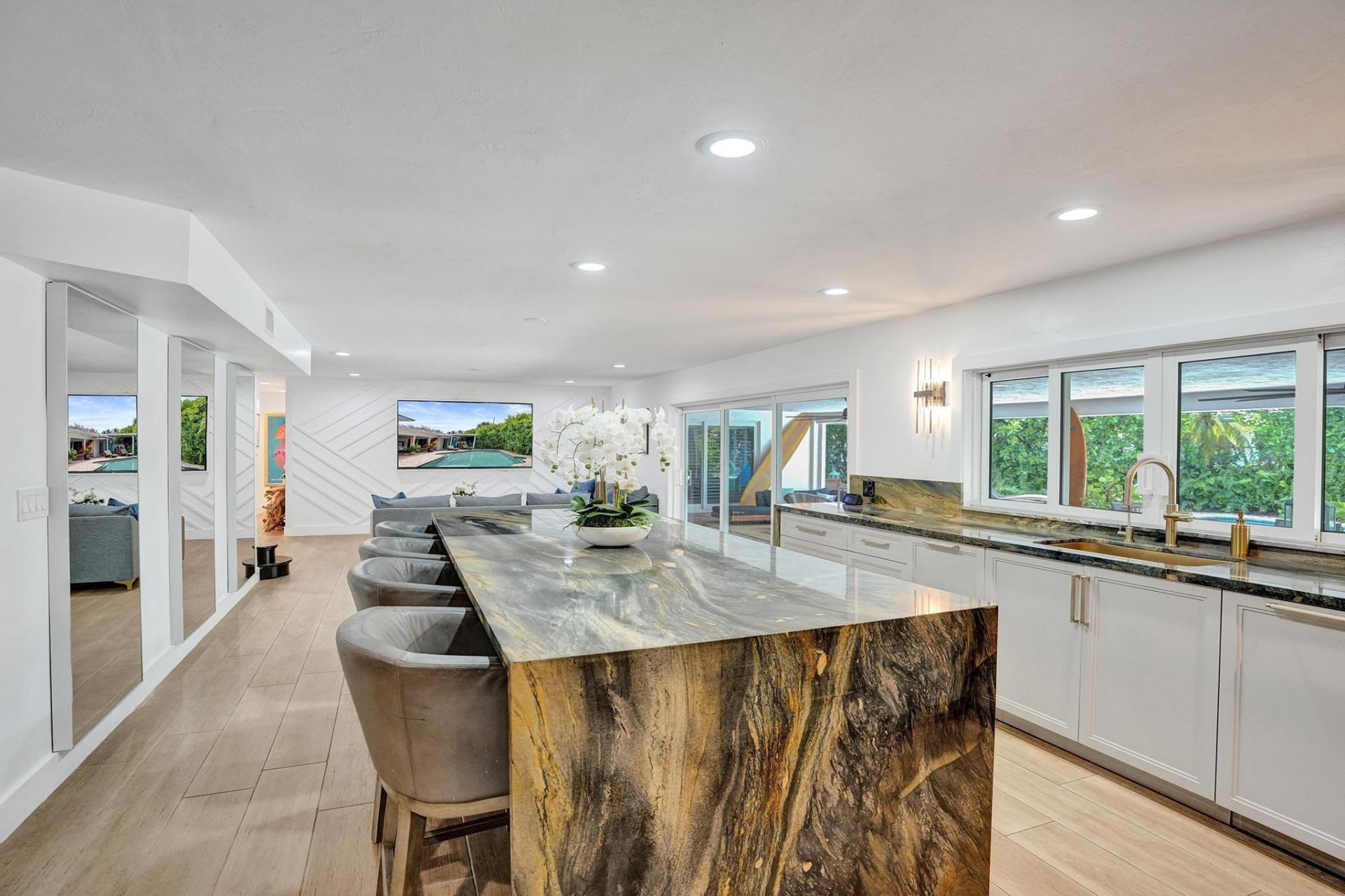 2 Mendota Lane, Sea Ranch Lakes, FL 33308 Photo