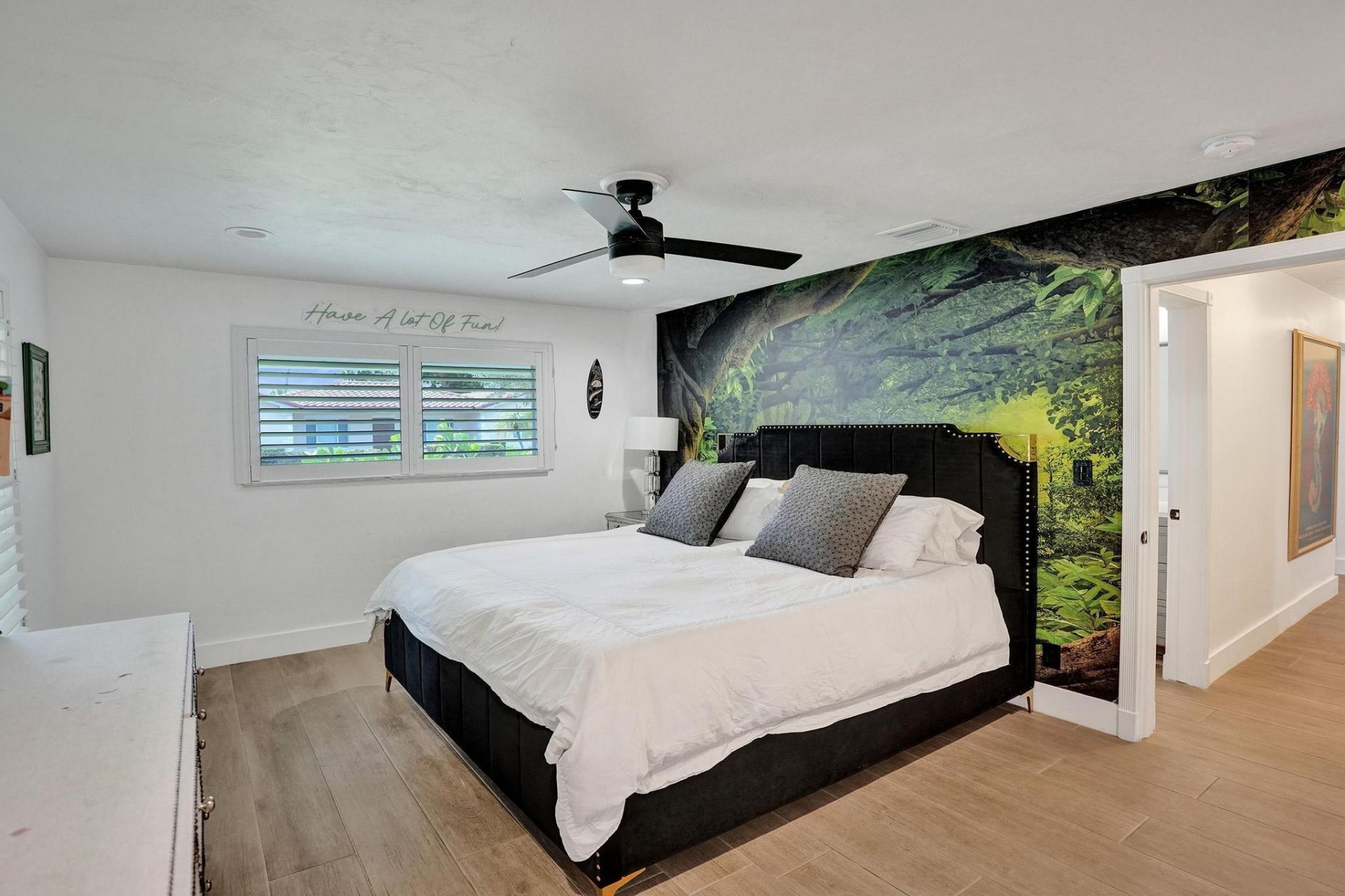 2 Mendota Lane, Sea Ranch Lakes, FL 33308 Photo