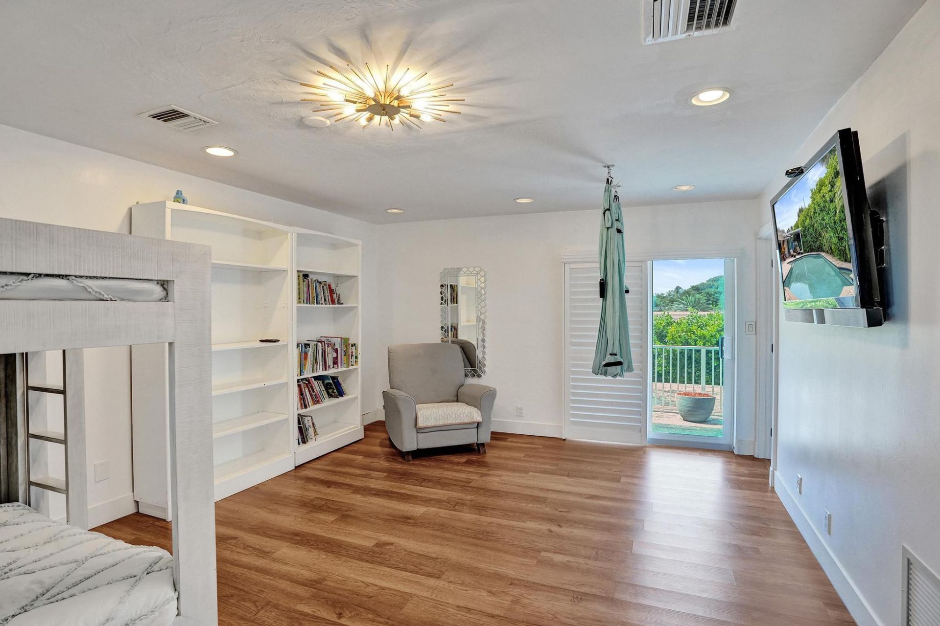 2 Mendota Lane, Sea Ranch Lakes, FL 33308 Photo