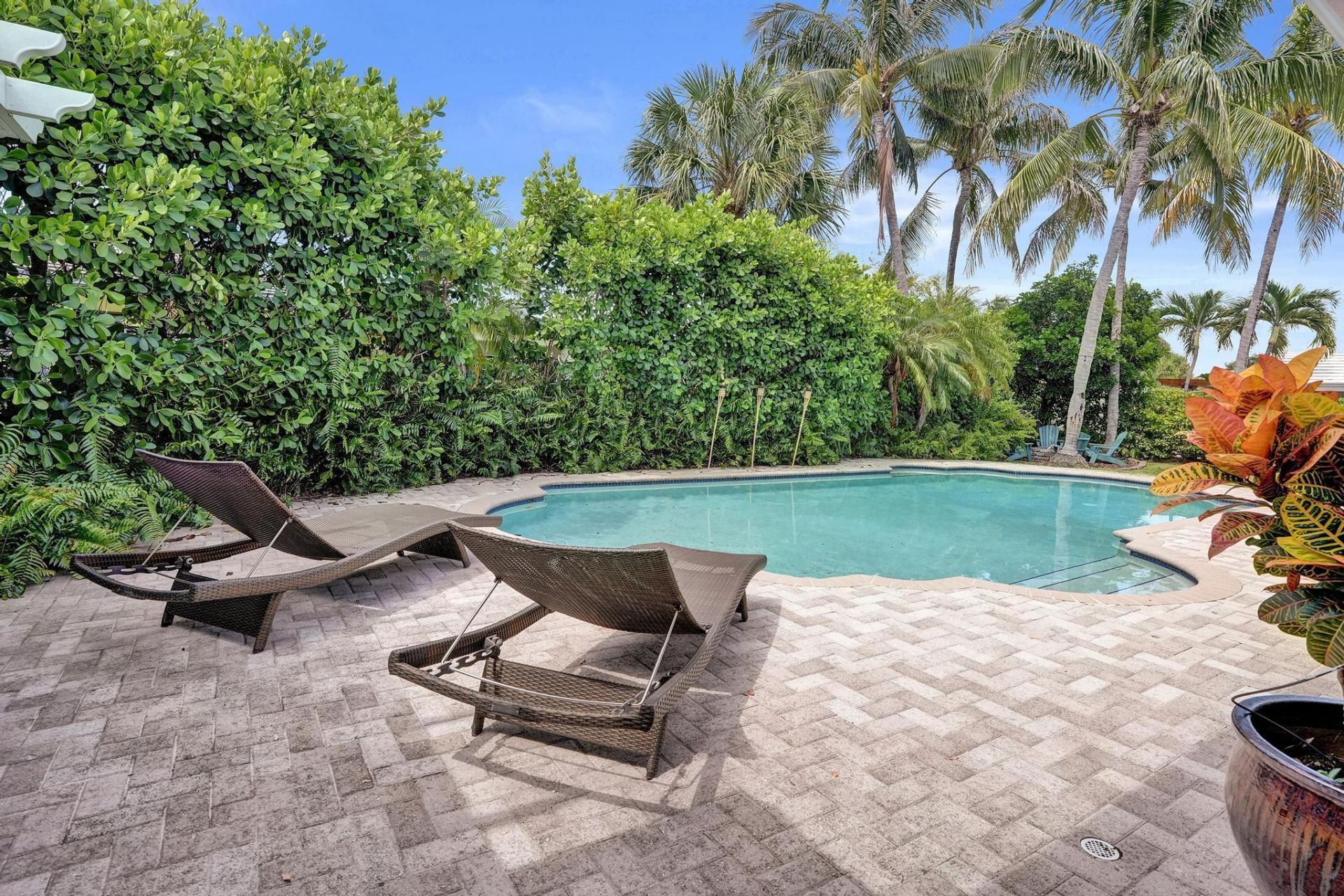 2 Mendota Lane, Sea Ranch Lakes, FL 33308 Photo