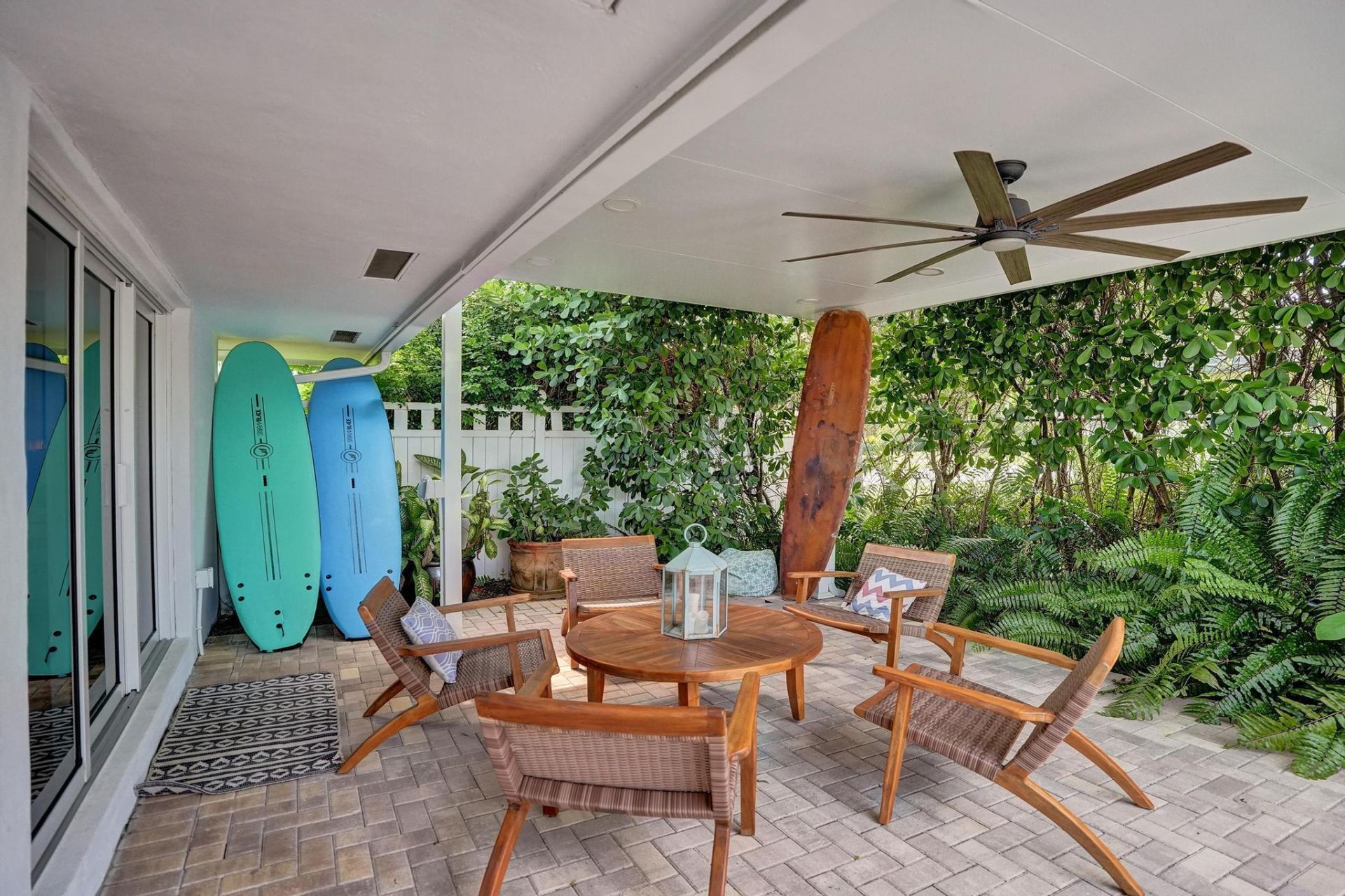 2 Mendota Lane, Sea Ranch Lakes, FL 33308 Photo
