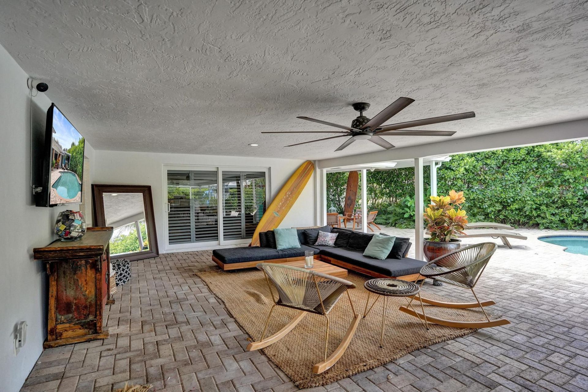 2 Mendota Lane, Sea Ranch Lakes, FL 33308 Photo