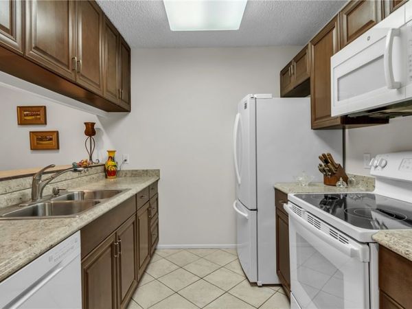 9 Plantation Drive, Unit 102, Vero Beach, FL 32966