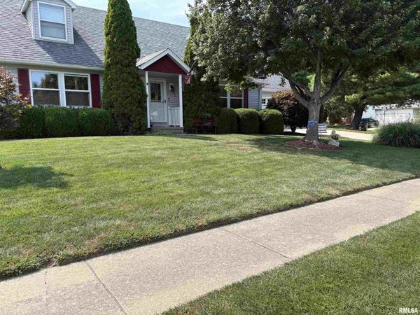 23 N GRAND Avenue, Jacksonville, IL 62650