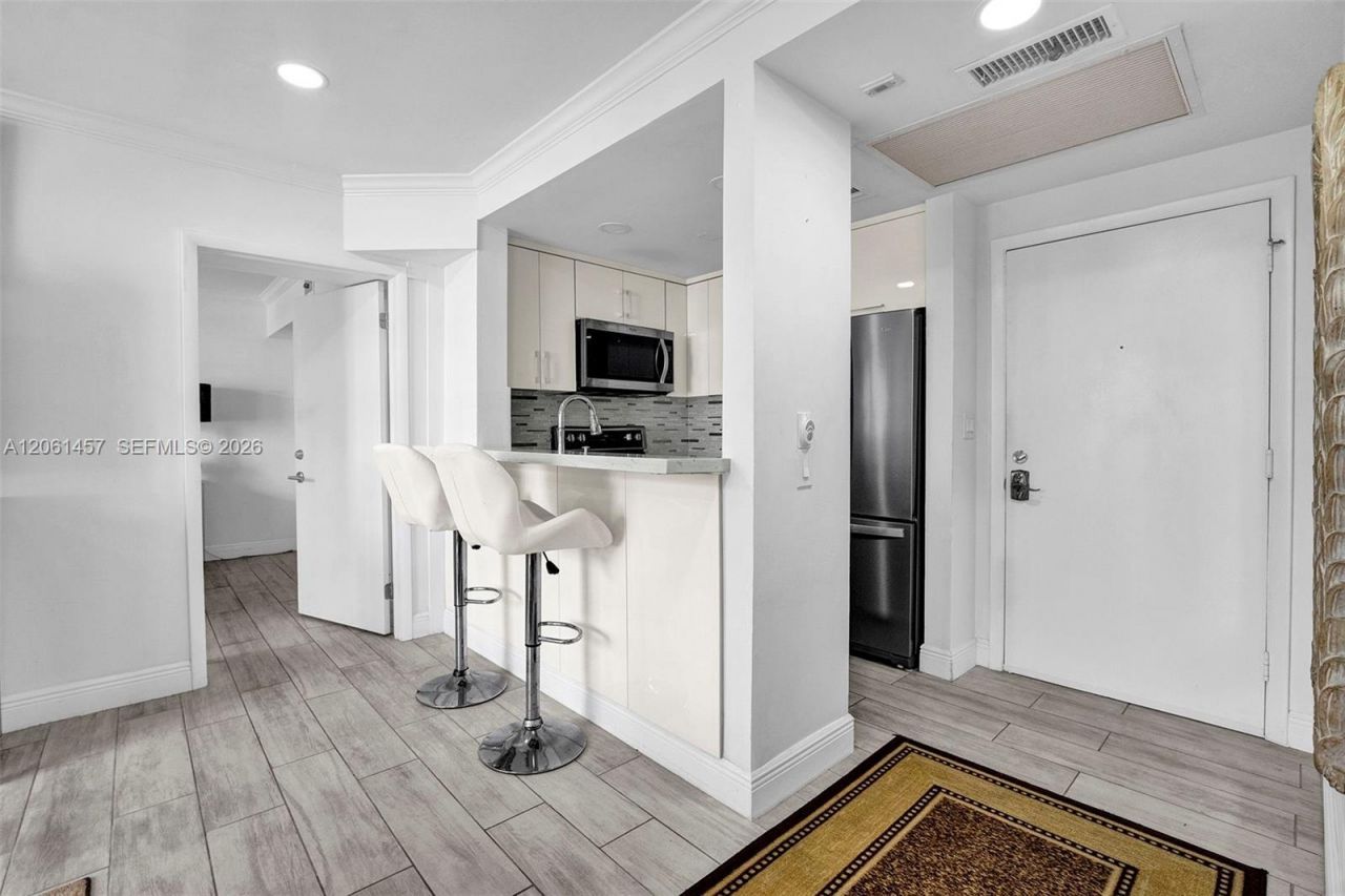 1460 Ocean Dr, Unit 305, Miami Beach, FL 33139 Photo