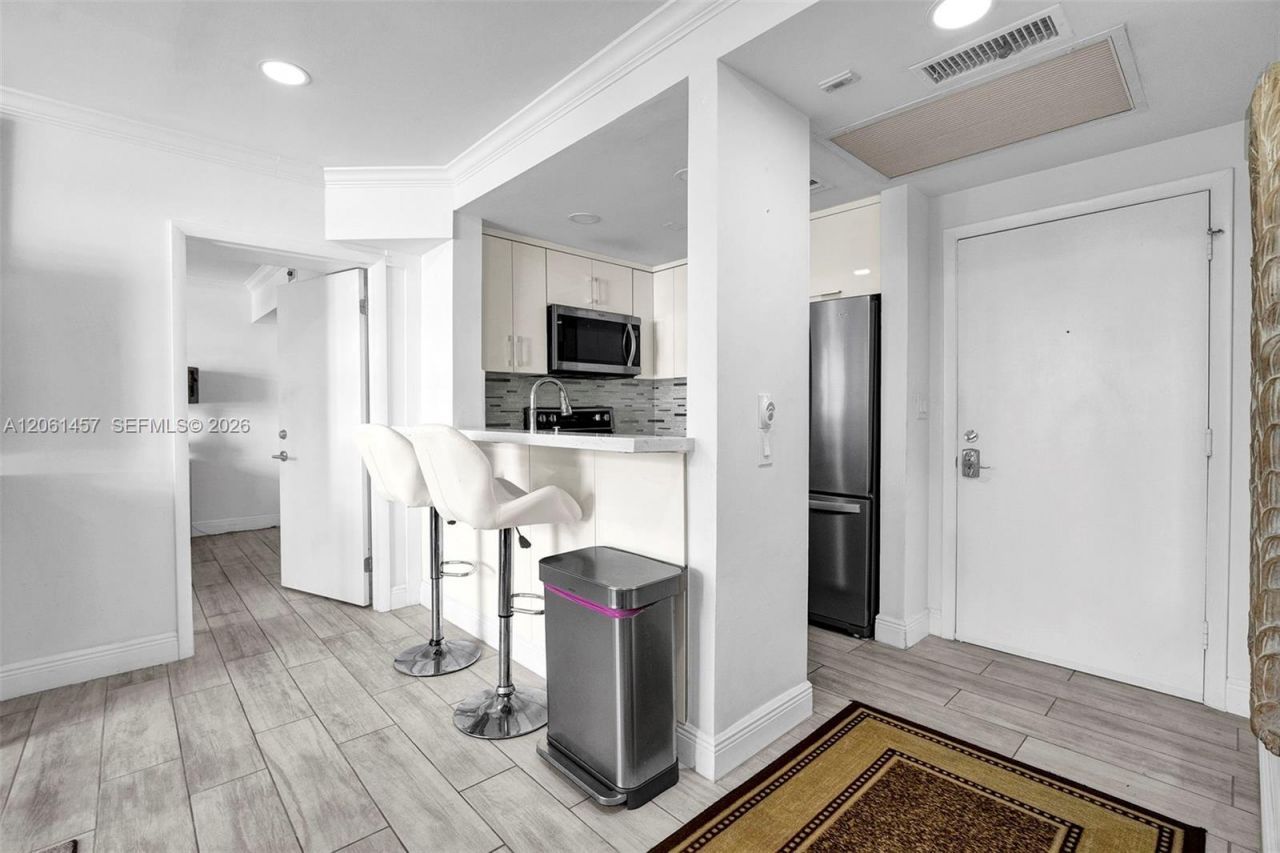 1460 Ocean Dr, Unit 305, Miami Beach, FL 33139 Photo