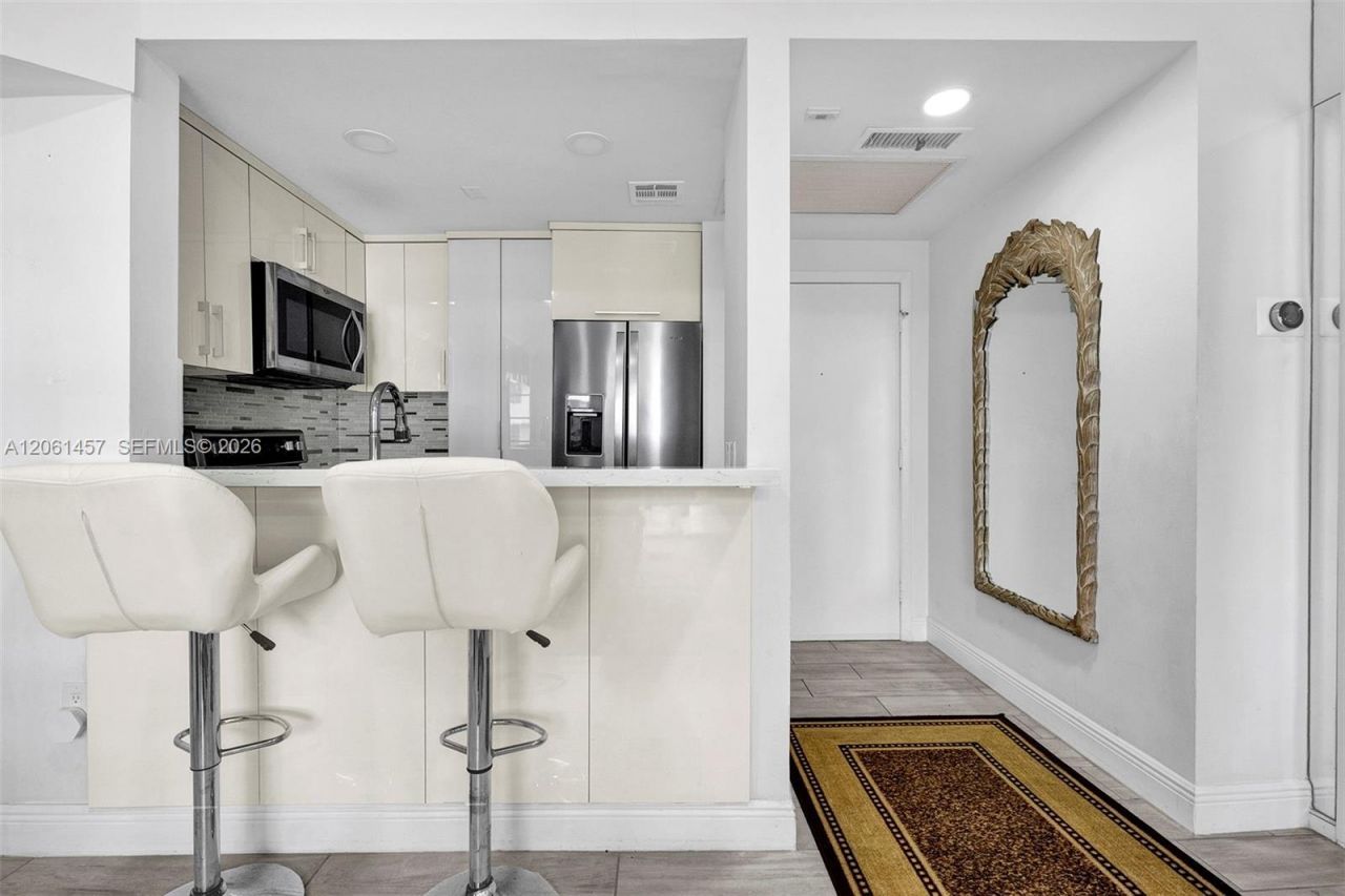 1460 Ocean Dr, Unit 305, Miami Beach, FL 33139 Photo