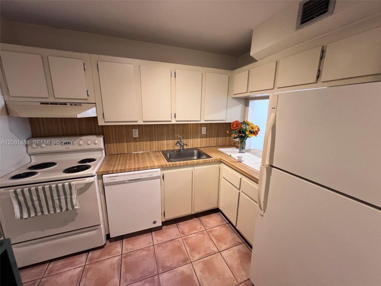 1665 Bay Rd , Unit 416, Miami Beach, FL 33139 Photo