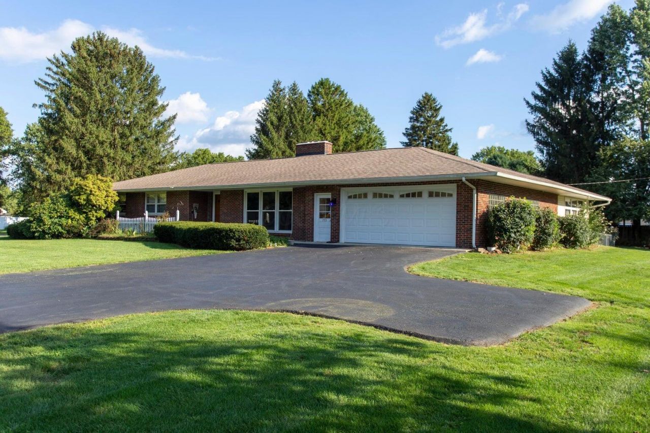 393 Pierson Boulevard, Newark, OH 43055 Main Photo