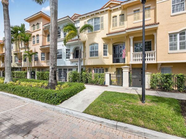 11812 Valencia Gardens Avenue, Palm Beach Gardens, FL 33410
