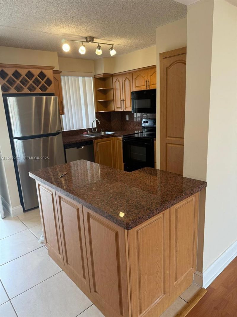 6045 NW 186th St , Unit 309, Hialeah, FL 33015 Photo