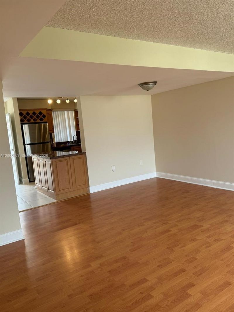 6045 NW 186th St , Unit 309, Hialeah, FL 33015 Photo