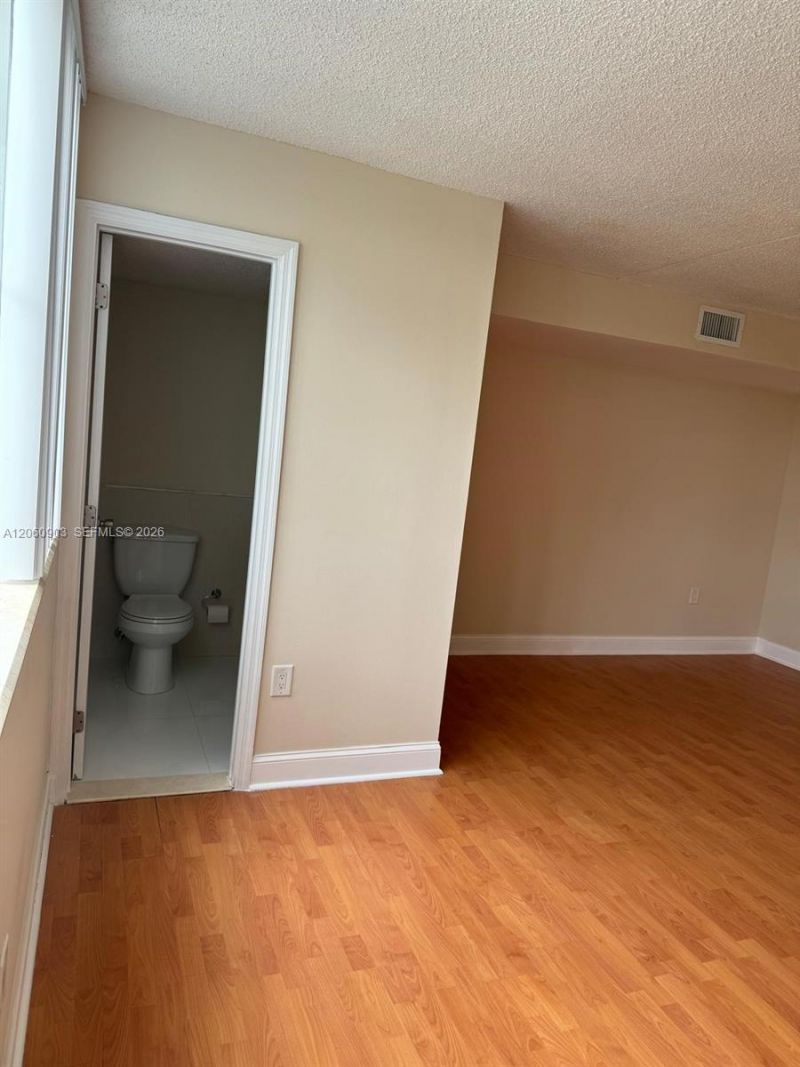 6045 NW 186th St , Unit 309, Hialeah, FL 33015 Photo