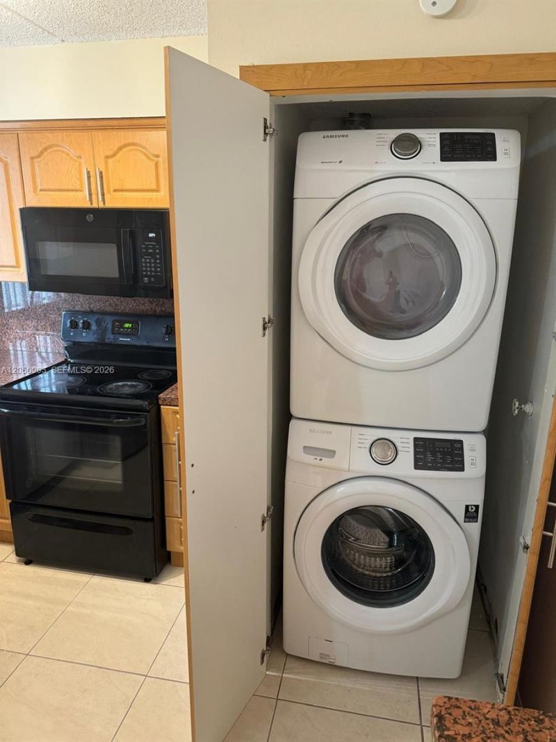6045 NW 186th St , Unit 309, Hialeah, FL 33015 Photo