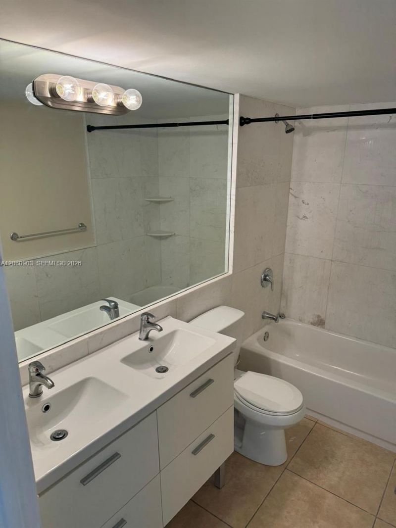 6045 NW 186th St , Unit 309, Hialeah, FL 33015 Photo