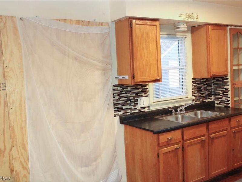 1081 Greenwood Avenue, Akron, OH 44320 Photo 18