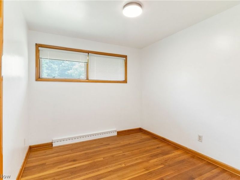 996 Sharon Hogue Road, Brookfield, OH 44438 Photo 4
