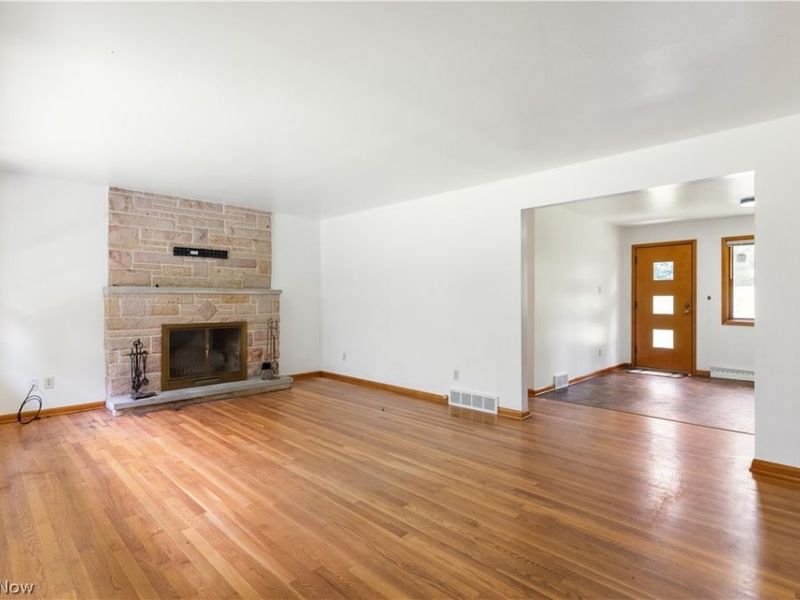 996 Sharon Hogue Road, Brookfield, OH 44438 Photo 9