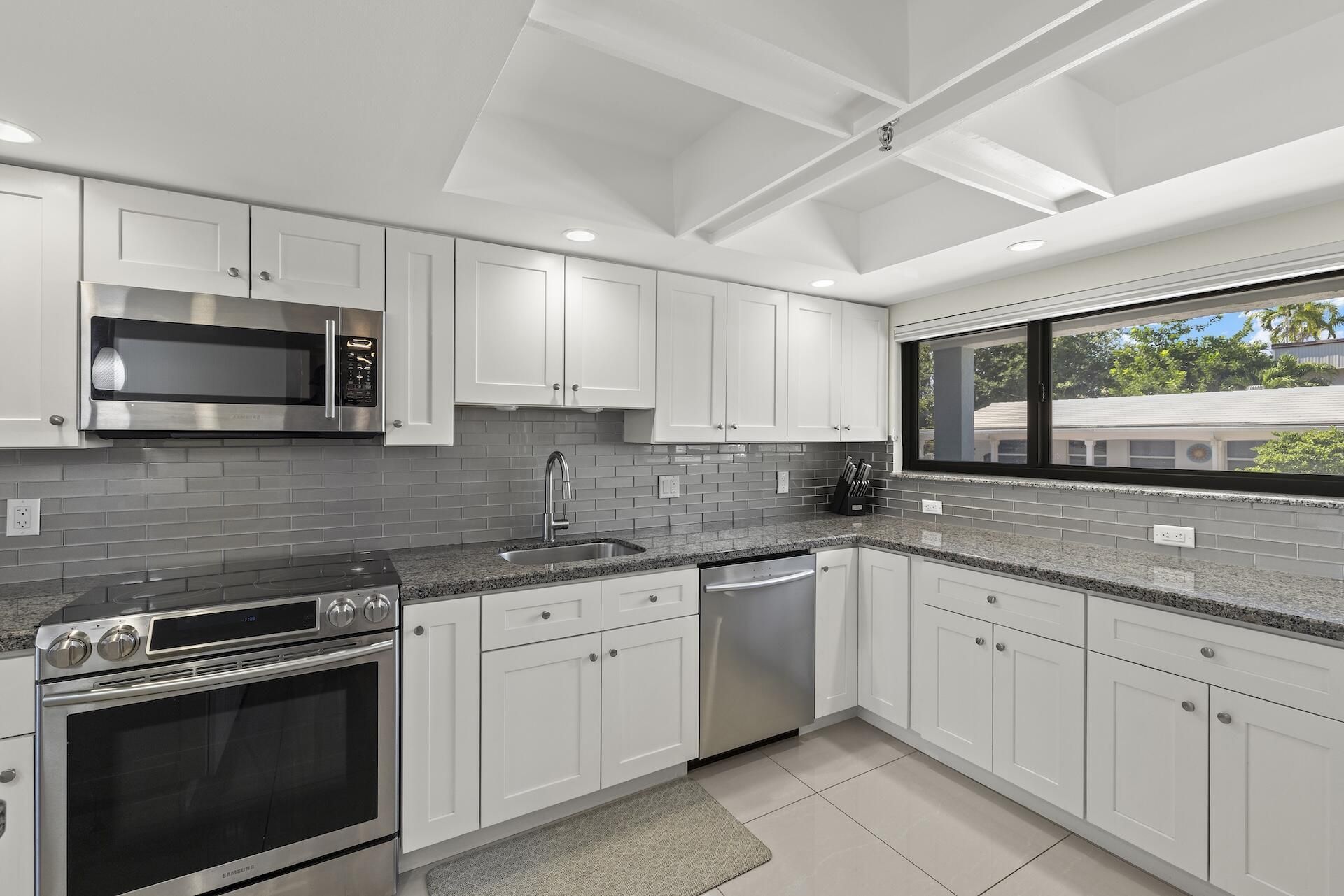 665 SE 21st Avenue, Unit 104, Deerfield Beach, FL 33441 Photo