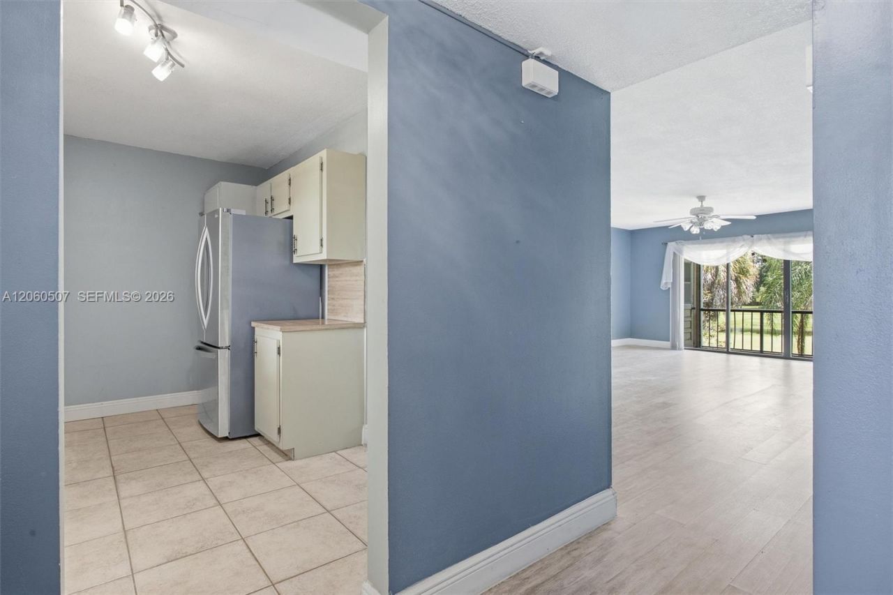 4054 N Pine Island Rd , Unit 2B, Sunrise, FL 33351 Photo