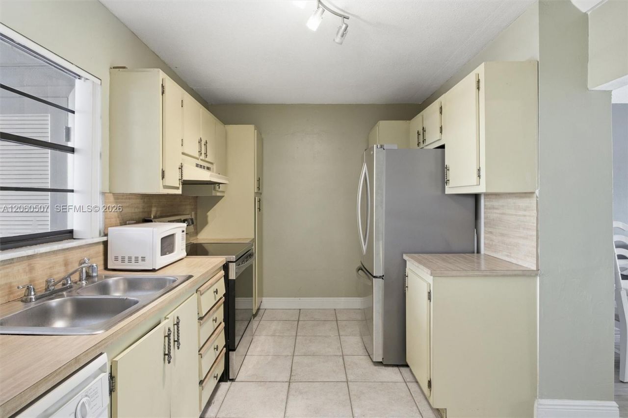 4054 N Pine Island Rd , Unit 2B, Sunrise, FL 33351 Photo