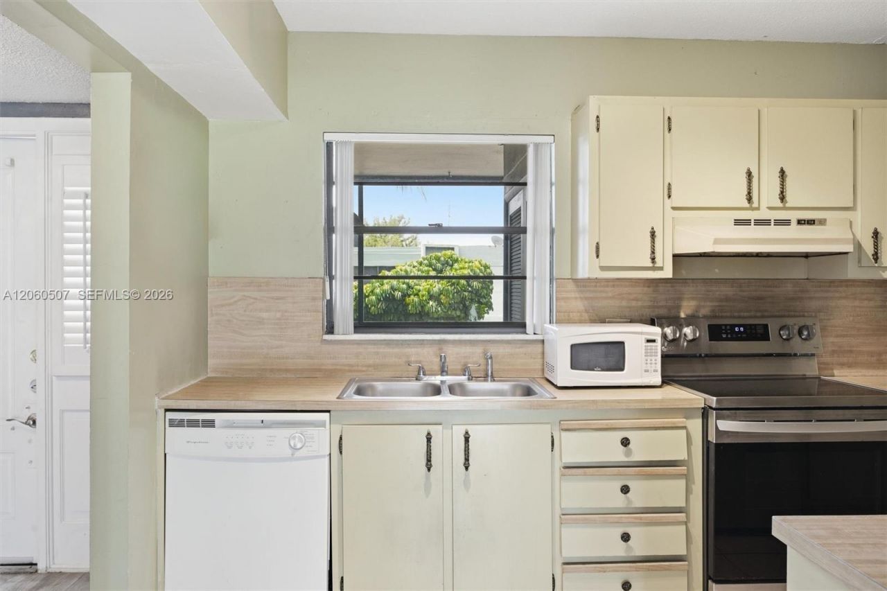 4054 N Pine Island Rd , Unit 2B, Sunrise, FL 33351 Photo