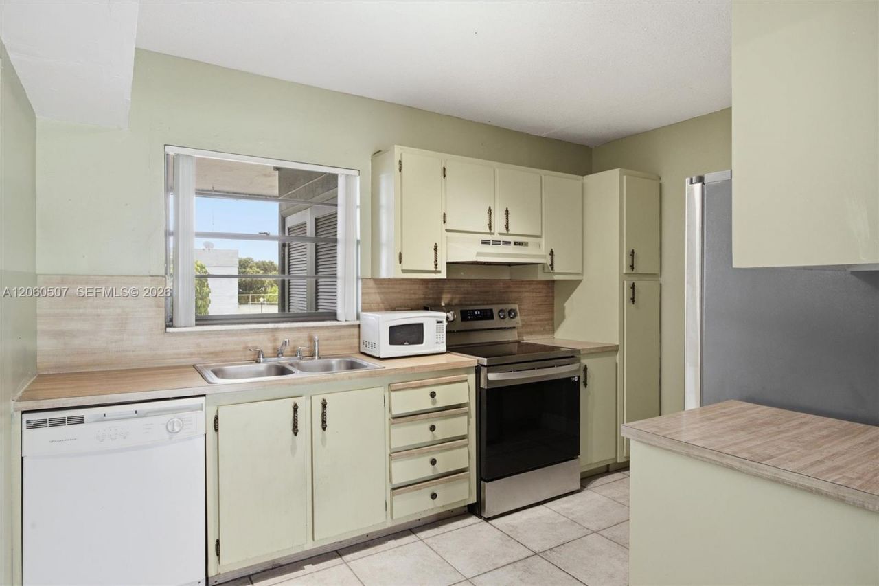 4054 N Pine Island Rd , Unit 2B, Sunrise, FL 33351 Photo
