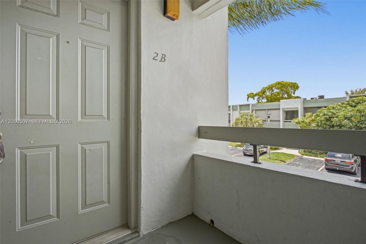 4054 N Pine Island Rd , Unit 2B, Sunrise, FL 33351 Photo