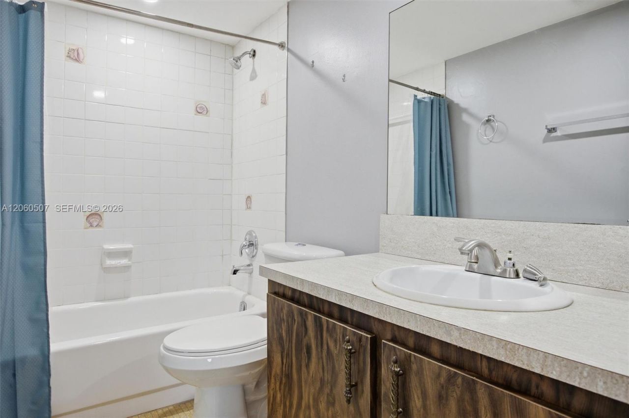 4054 N Pine Island Rd , Unit 2B, Sunrise, FL 33351 Photo