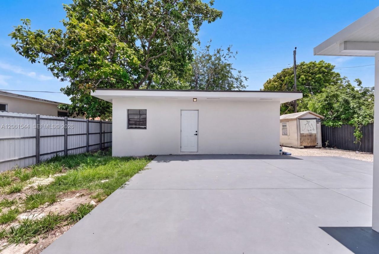 858 E 21st St , Hialeah, FL 33013 Photo