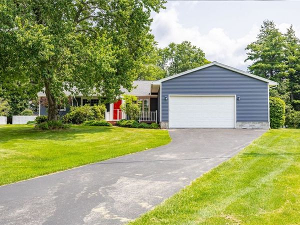 52 Oak Hill Terrace , Penfield, NY 14526