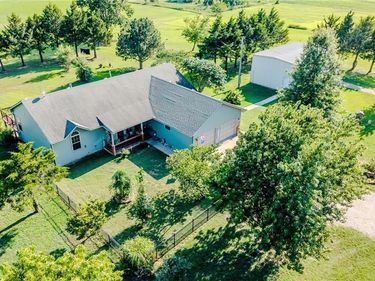 18735 Ford Road, Chanute, KS 66720