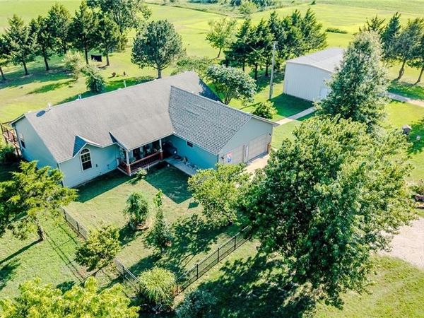 18735 Ford Road, Chanute, KS 66720