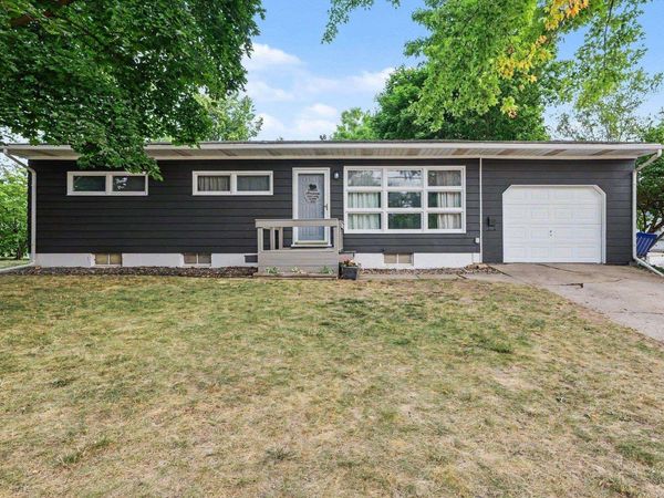 422 Center W, Alma, MI 48801