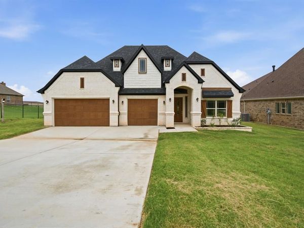 680 Jennings Lane , Azle, TX 76020