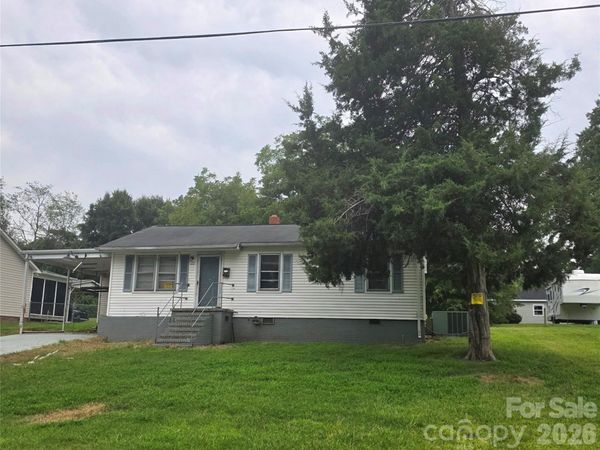 122 E Iowa Avenue E, Bessemer City, NC 28016