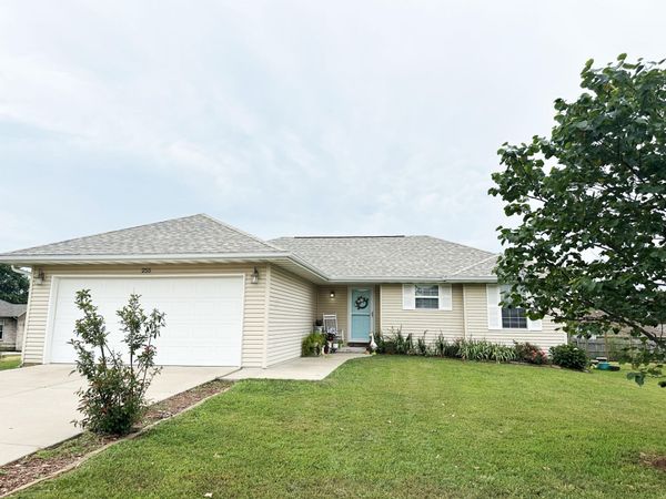255 Maplewood Drive , Highlandville, MO 65669