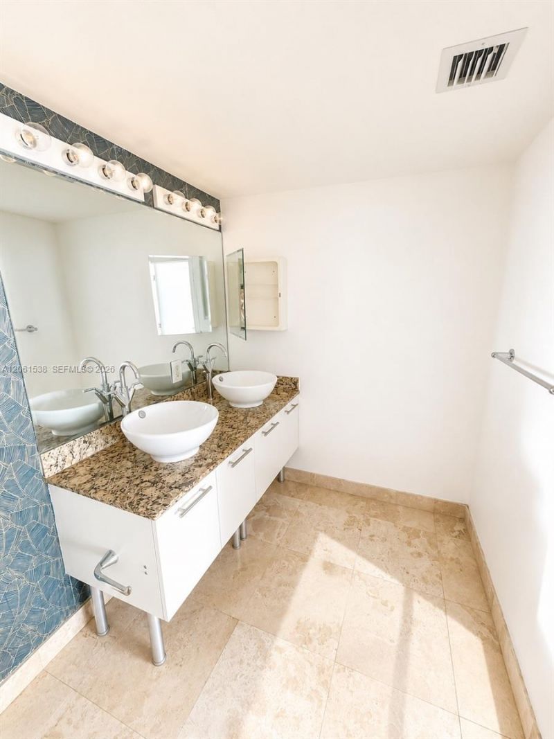 41 SE 5th St, Unit 1415, Miami, FL 33131 Photo