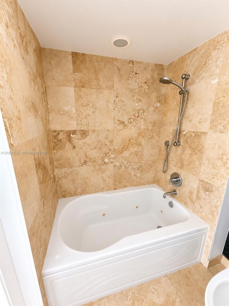 41 SE 5th St, Unit 1415, Miami, FL 33131 Photo
