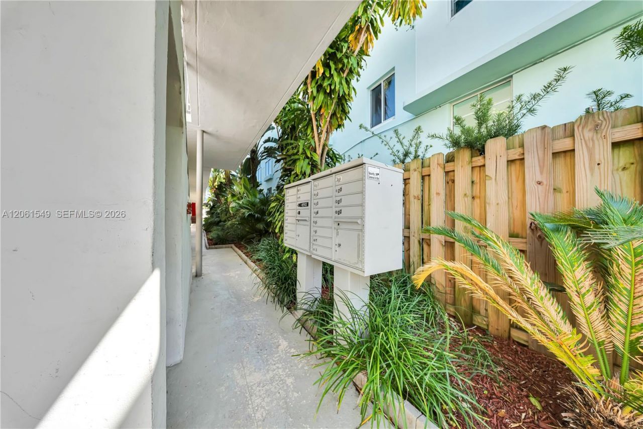 6905 Bay Dr, Unit 16, Miami Beach, FL 33141 Photo