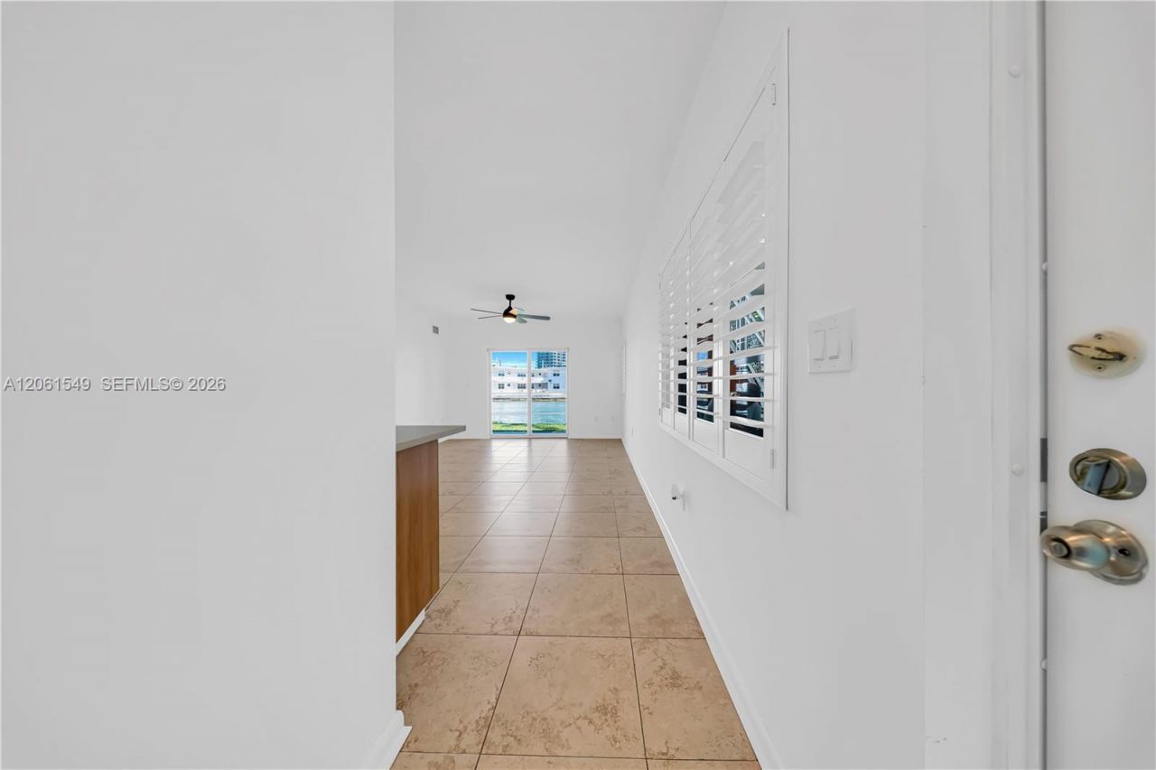 6905 Bay Dr, Unit 16, Miami Beach, FL 33141 Photo