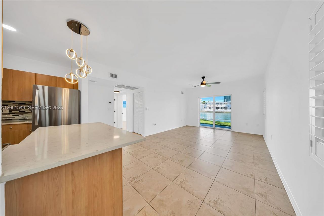 6905 Bay Dr, Unit 16, Miami Beach, FL 33141 Photo