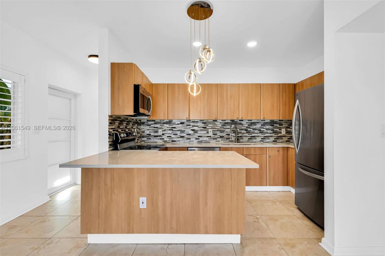 6905 Bay Dr, Unit 16, Miami Beach, FL 33141 Photo