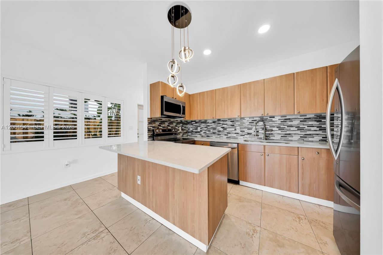 6905 Bay Dr, Unit 16, Miami Beach, FL 33141 Photo