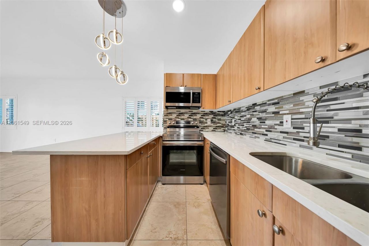 6905 Bay Dr, Unit 16, Miami Beach, FL 33141 Photo