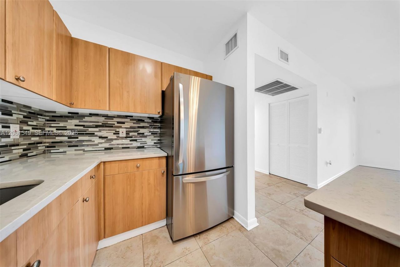 6905 Bay Dr, Unit 16, Miami Beach, FL 33141 Photo