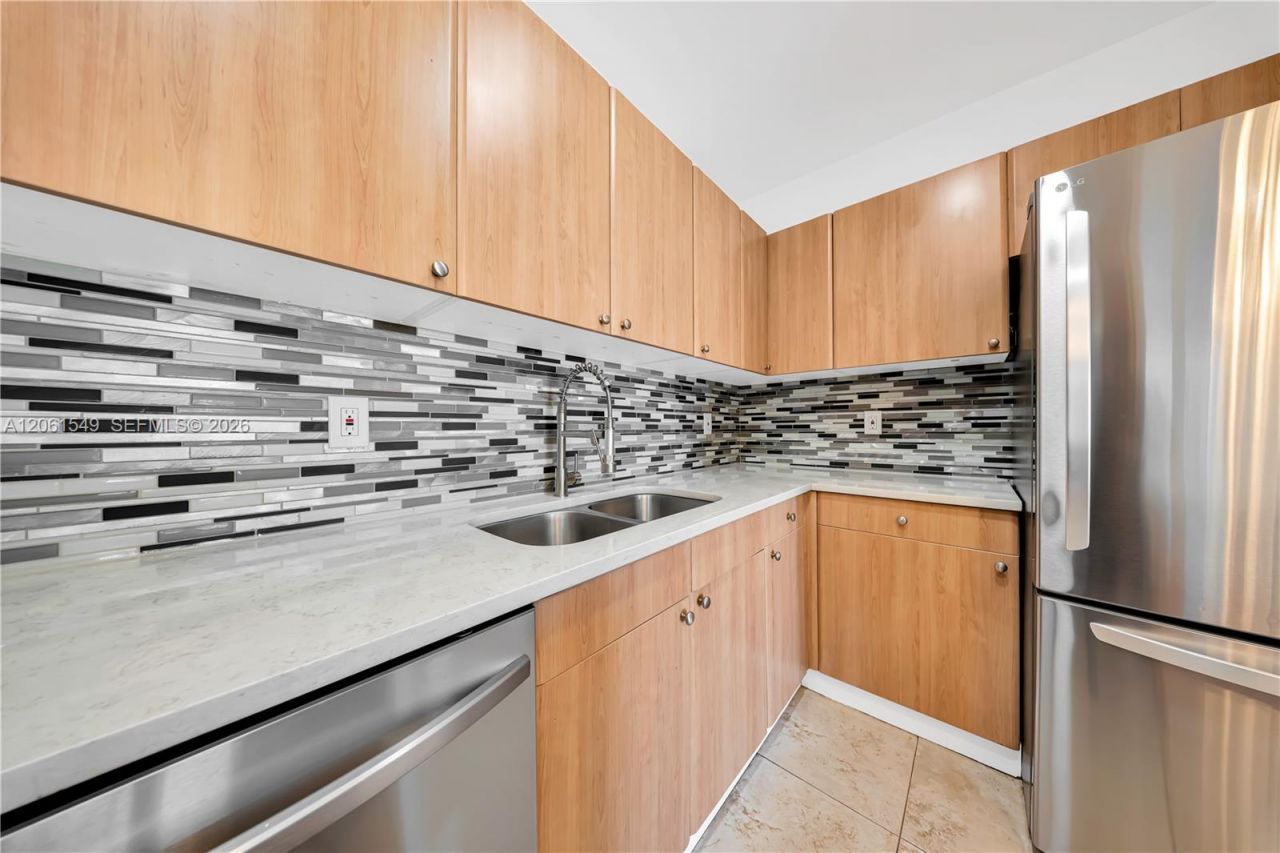 6905 Bay Dr, Unit 16, Miami Beach, FL 33141 Photo