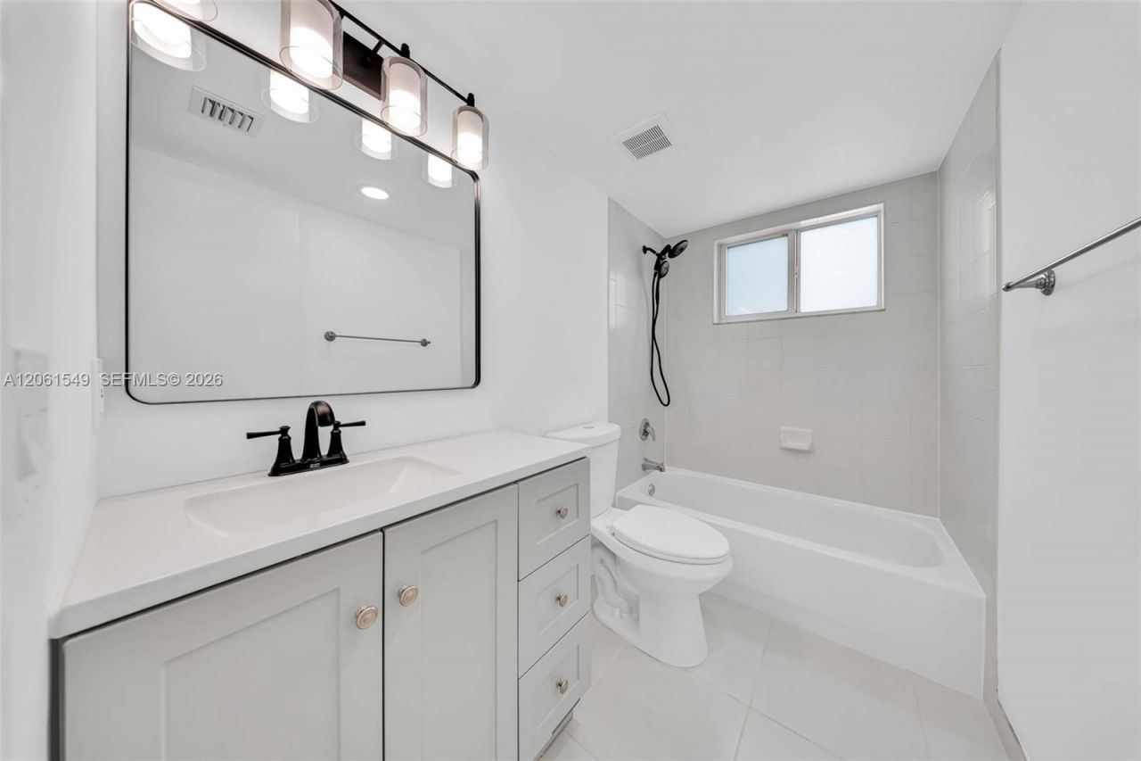 6905 Bay Dr, Unit 16, Miami Beach, FL 33141 Photo